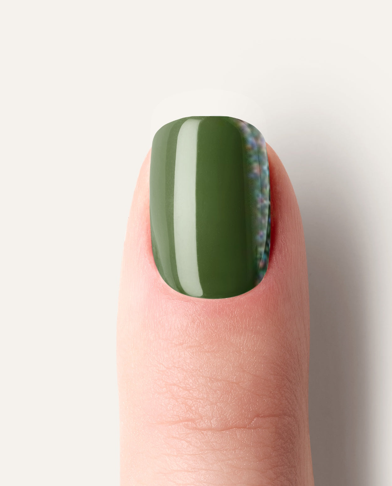 Olive Spark – satte grüne Nägel mit UV Gel Wraps.