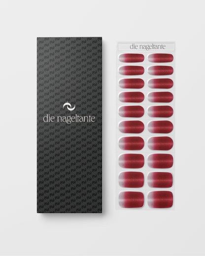 UV Gel Wraps Herzglut in der Verpackung – rote Cat Eye Folien in verschiedenen Größen zur individuellen Anpassung und für jede Nagelform.