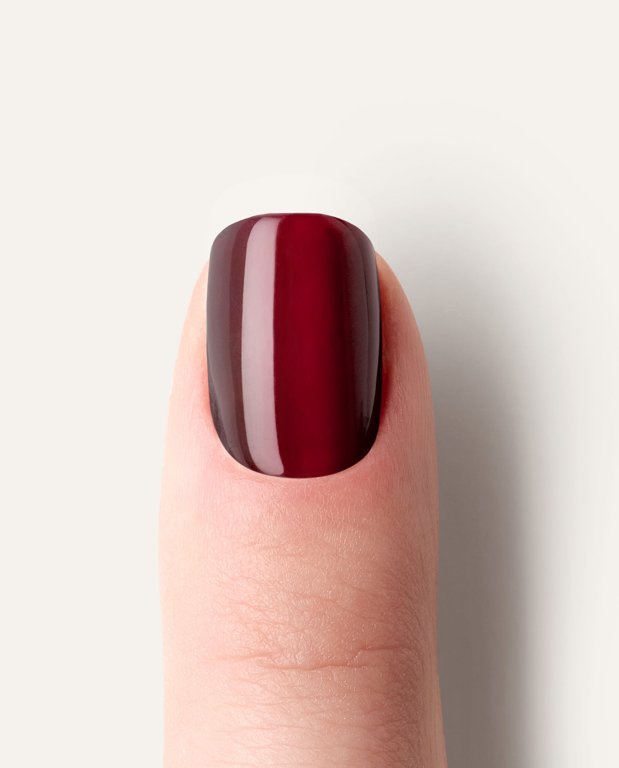 UV Gel Wraps Mitternachtsrot – rote Nailwraps mit Glanz und Cat-Eye Effekt - Maniküre Ergebnis der Nail Wraps