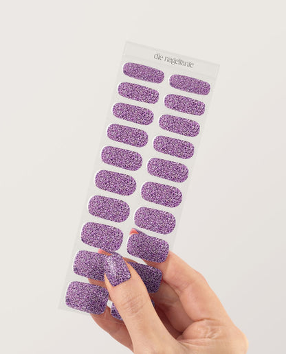 Produktbogen UV Gel Wraps Lavender Dust – 20 Streifen Semi-Cured mit Glitter-Effekt.