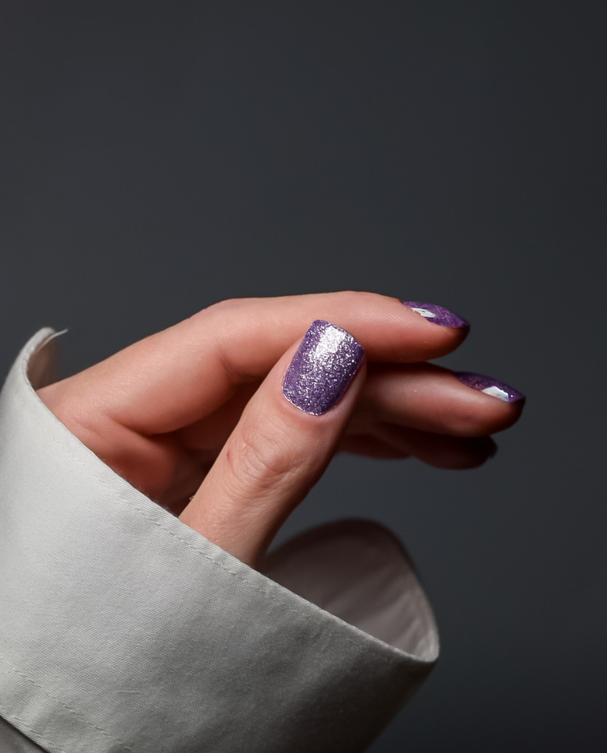 Detailaufnahme Lavender Dust – Nahaufnahme des lavendelfarbenen Glitzerlooks.