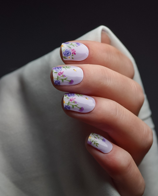 UV Gel Wraps Fliederregen – Flieder-Design mit feinen floralen Blüten