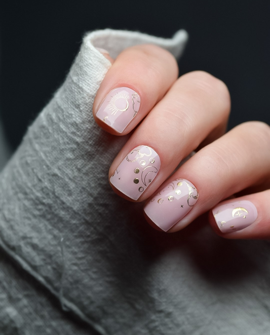 UV Gel Wraps Blush and Beyond – milchig rosy Nailwraps mit Glanz und goldenen Akzenten