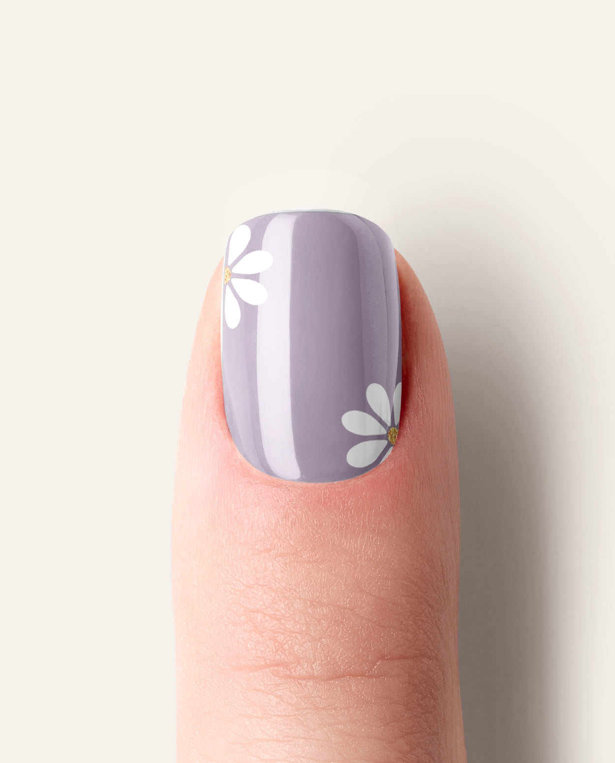 Detailaufnahme Wolkengarten – UV Gel Wraps mit Blütendesign.