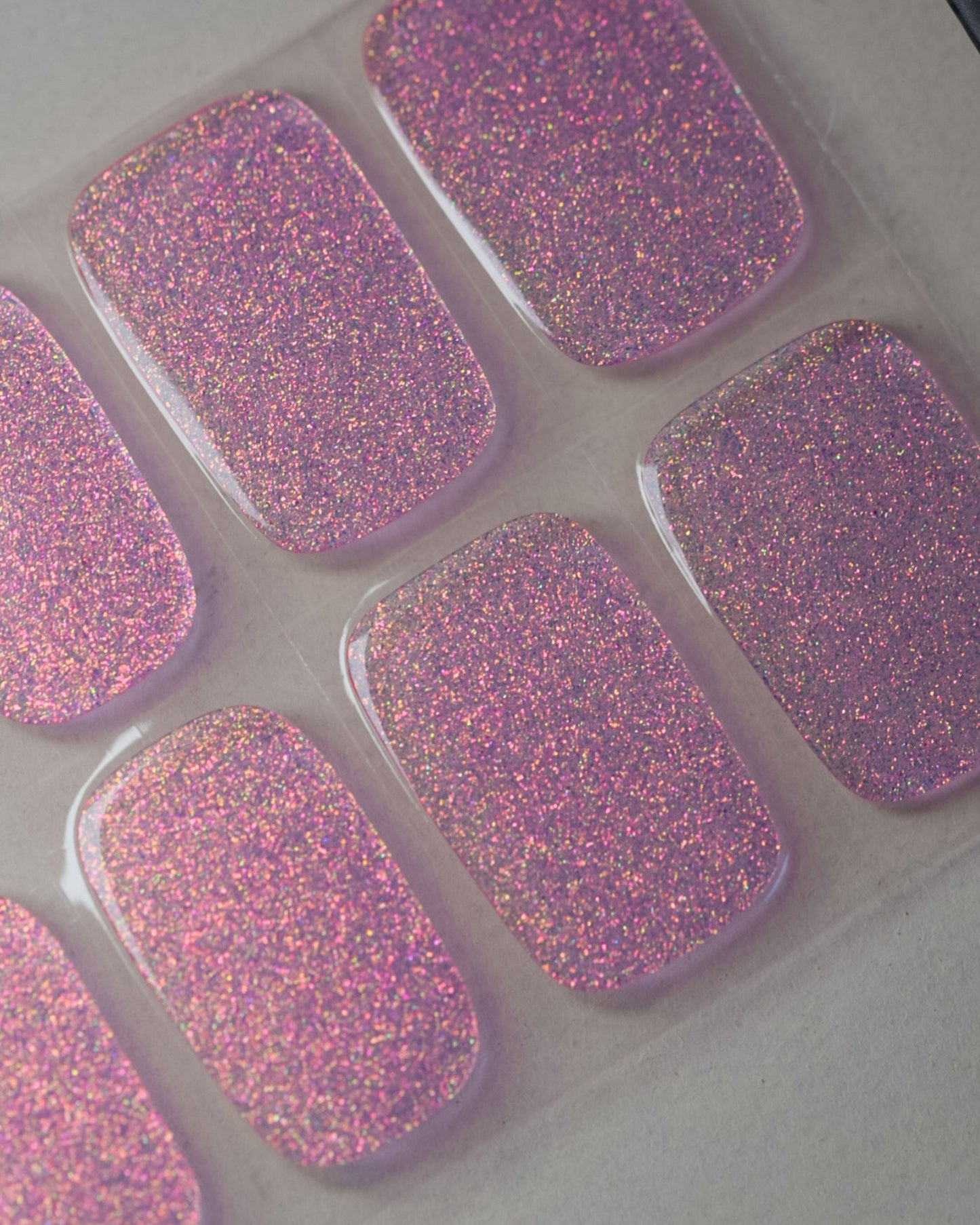 Detailansicht der UV Gel Wraps Silk Shimmer mit feinem, gleichmäßigem Glanz