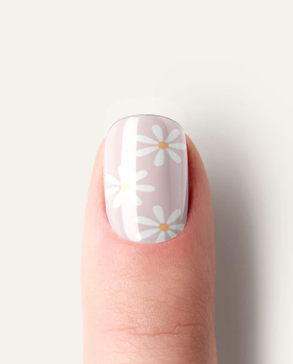 UV Gel Wraps Bloom & Kiss – Dezente Nailwraps mit Glanz und Blumenmuster - Maniküre Ergebnis