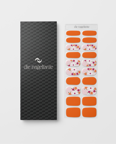Produktbogen UV Gel Wraps Orange Blossom – 20 Streifen Semi-Cured in Orange mit Blumenmustern mit schwarzer Verpackung