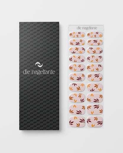 UV Gel Wraps Cinnamon & Gold – herbstliche Nagelfolien von die Nageltante, bis zu 3 Wochen Haltbarkeit.