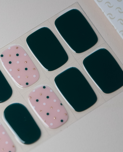 Produktbogen UV Gel Wraps Festive Dots – 20 Streifen Semi-Cured im Punkte-Look.