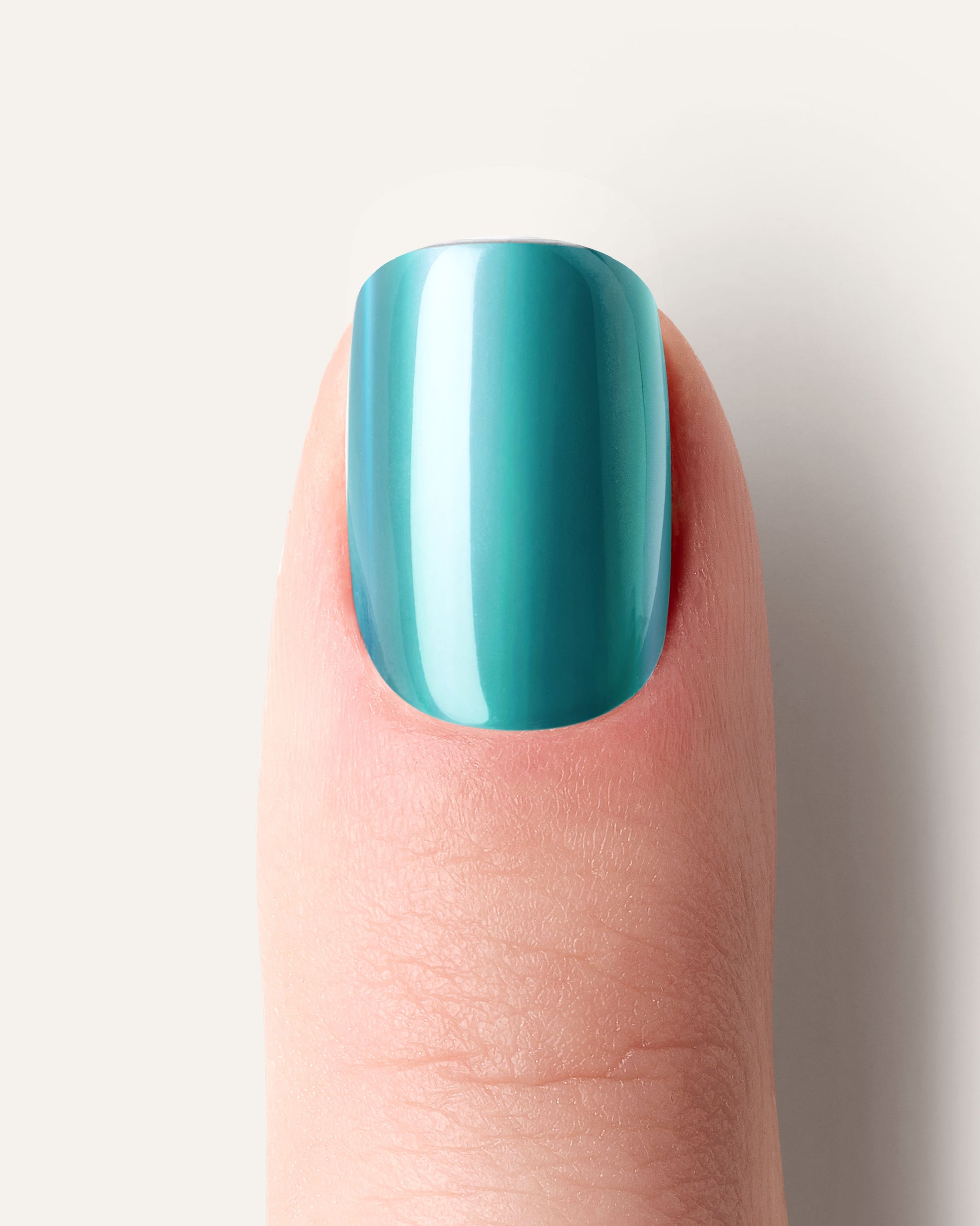 Deep Dive UV Gel Wraps – türkisblauer Chrome-Look mit spiegelndem Metallic-Finish auf den Nägeln.