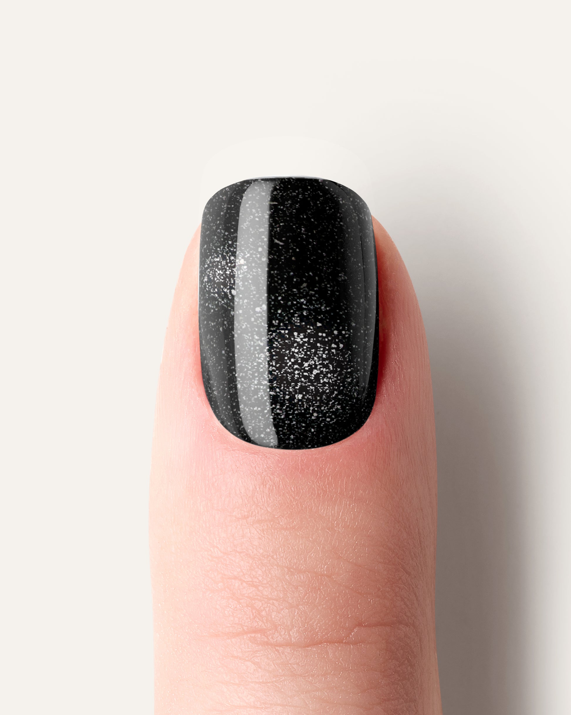 Black Spark UV Gel Wraps – tiefschwarzes Design mit feinem Glitzer für elegante Nägel.
