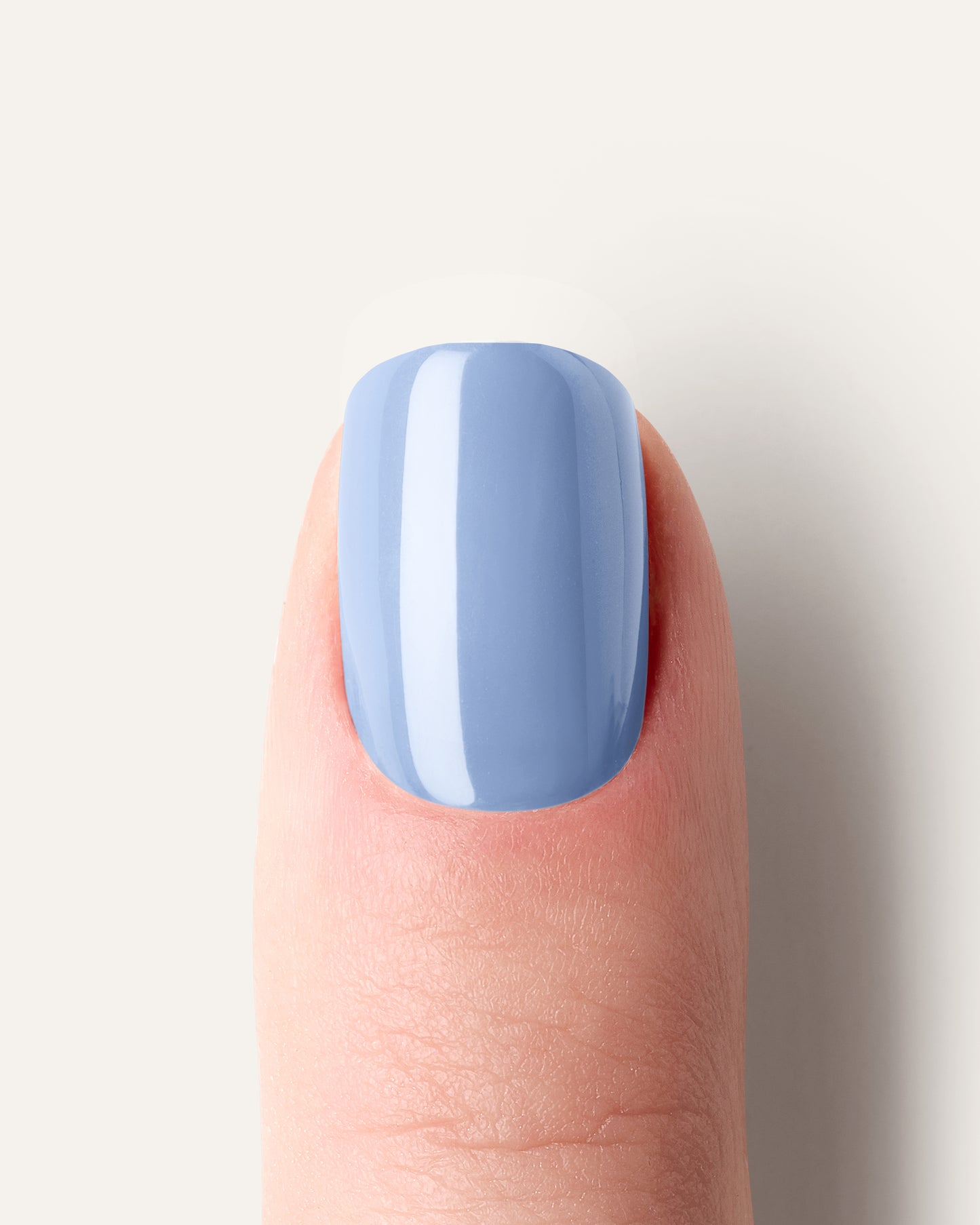 Nahaufnahme der Dusty Blue UV Gel Wraps – dezentes, matt schimmerndes Graublau für stilvolle Looks.
