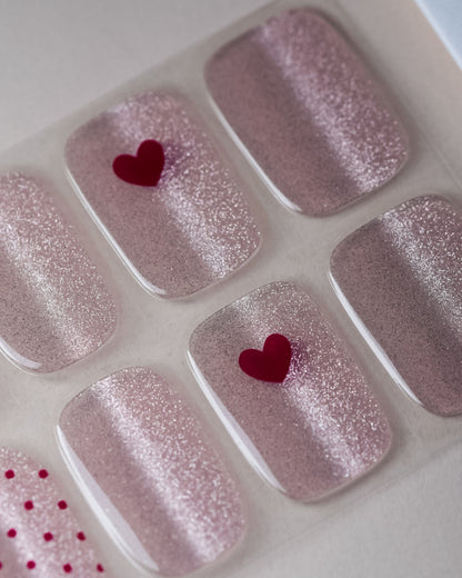 UV Gel Wraps Unbreak My Heart – zartes Rosé mit Punkten und Herz-Detail
