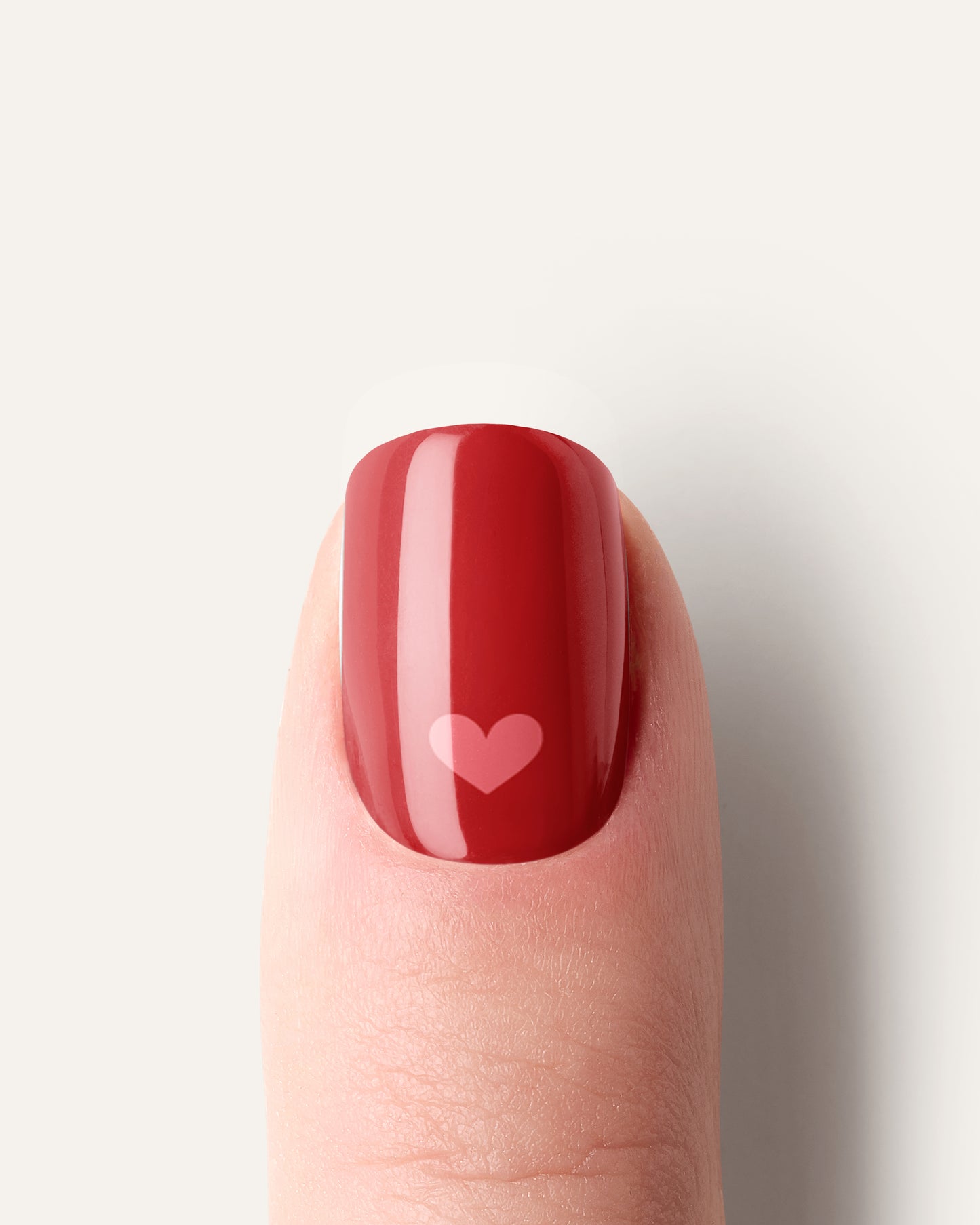 Detailansicht der UV Gel Wraps Rosé bis Rubin mit fließendem Rosé-Rot-Verlauf