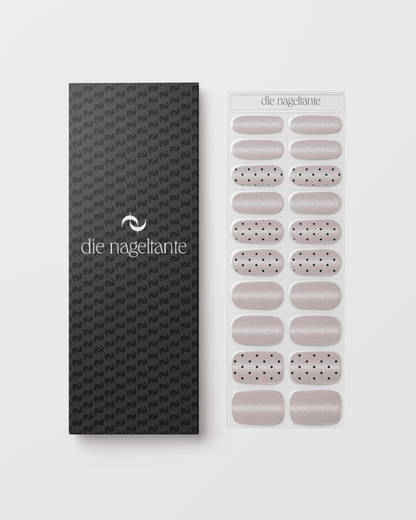 Verpackung der Pink Prosecco Cat Eye UV Gel Wraps mit Übersicht der roséfarbenen Cat-Eye-Designs.