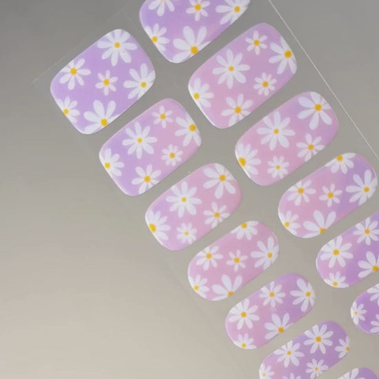 UV Gel Wraps Tiny Blooms Anwendung Hand