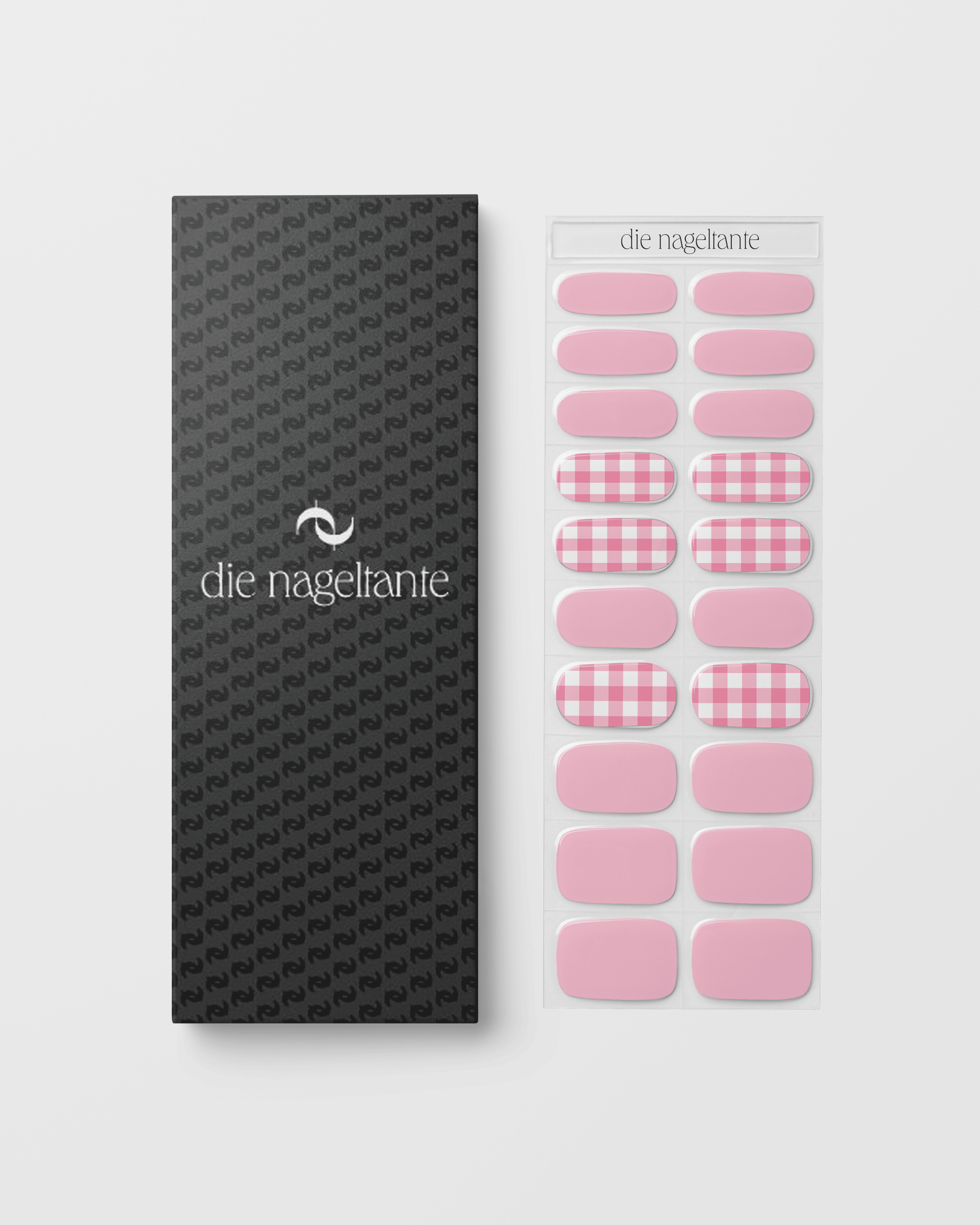 Verpackung der Strawberry Picnic UV Gel Wraps mit Übersicht der rosa Vichy-Karo-Designs.
