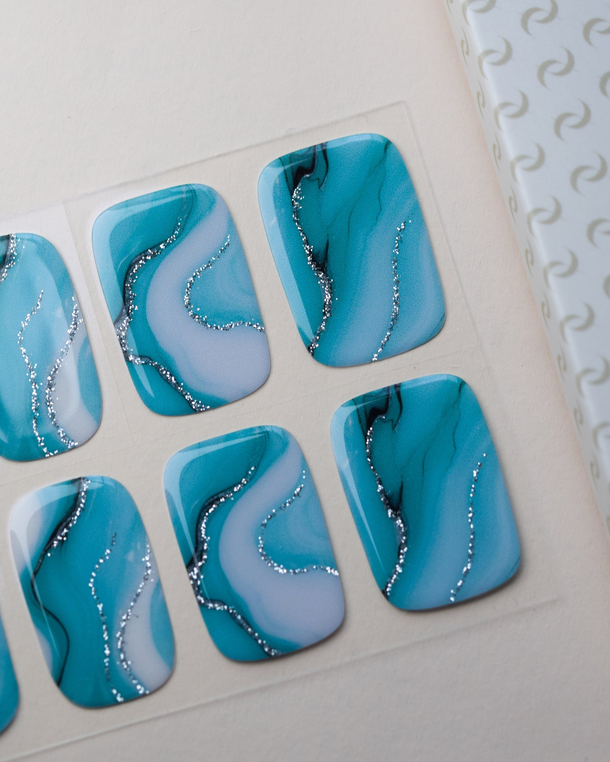 tide-and-seek-uv-gel-wraps-detailaufnahme