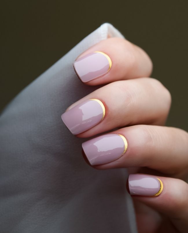 Understatement – UV Gel Wraps in Rosé mit feinem Goldrand.