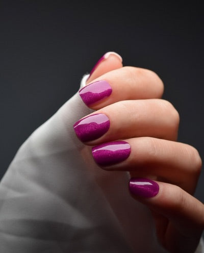UV Gel Wraps Royal Plum– lila Nailwraps mit Glanz und Cat-Eye Effekt