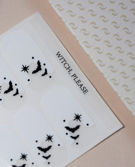 Witch, Please Nailpolish Wraps – transparente Folien mit schwarzen Fledermaus- und Sternmotiven auf Trägerfolie.