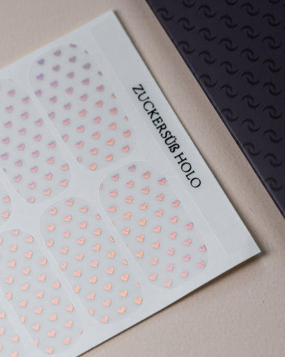 Zuckersüß Holo Nailpolish Wraps als kompletter Folienbogen mit 20 selbstklebenden Nagelfolien in verschiedenen Größen.